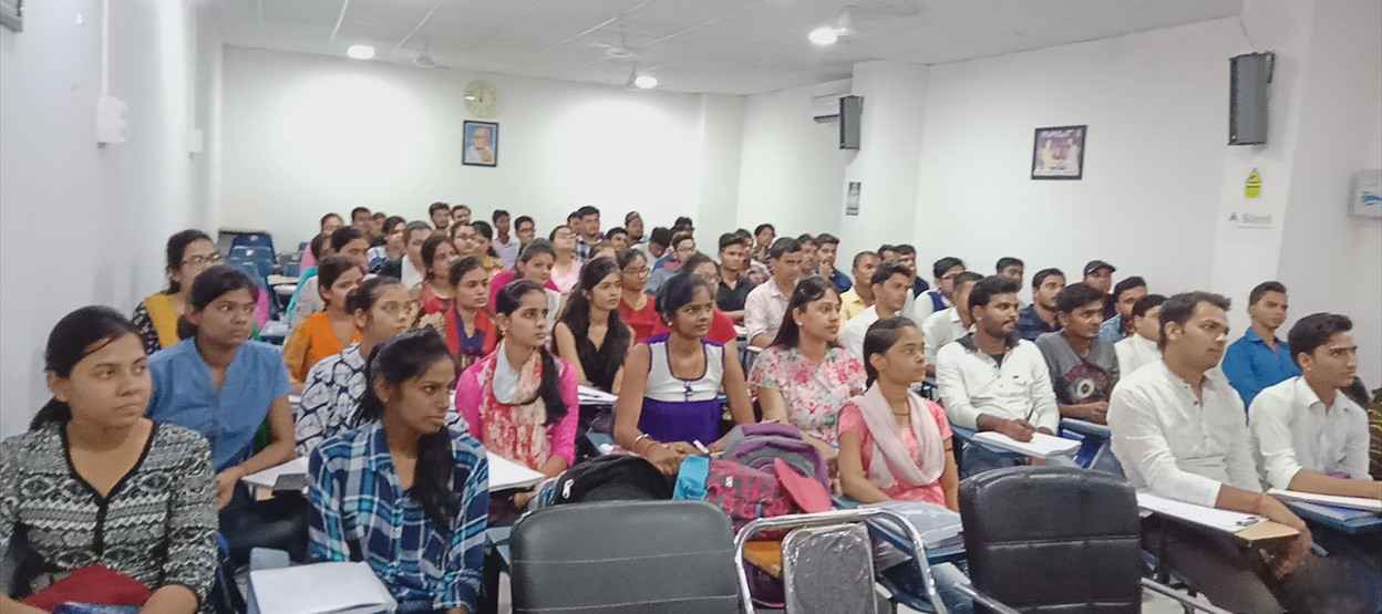 Candidates having UPSC exam classes